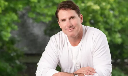 
          Imagem ilustrativa da imagem Segredos e milagres em romance de Sparks
          