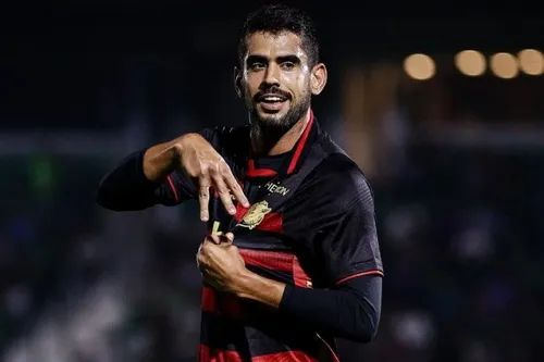 
          Imagem ilustrativa da imagem Sport enfrenta Paysandu fora de casa para voltar ao G-4 da Série B
          