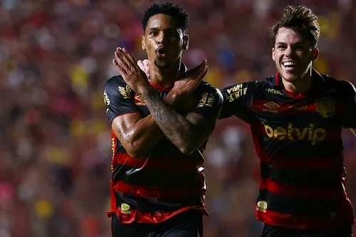 
          Imagem ilustrativa da imagem Sport goleia o Guarani e segue na cola do Santos na Série B
          