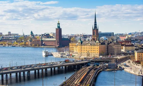 
          Imagem ilustrativa da imagem Suécia oferece R$ 190 mil para imigrantes que quiserem deixar o país
          