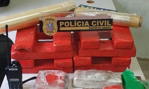 
          Imagem ilustrativa da imagem Suspeito de matar adolescente na frente da mãe em Guarapari é preso
          