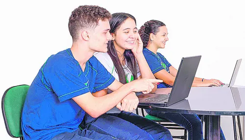 
          Imagem ilustrativa da imagem Tecnologia é aliada para formar profissionais do futuro
          