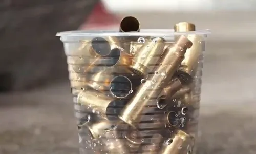 
          Imagem ilustrativa da imagem Três pessoas morrem e sete ficam feridas em tiroteio na Serra
          