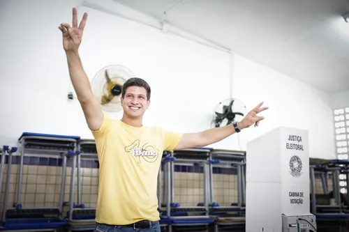 
          Imagem ilustrativa da imagem Um dia após ser reeleito no Recife, João Campos dará entrevista no JT1
          