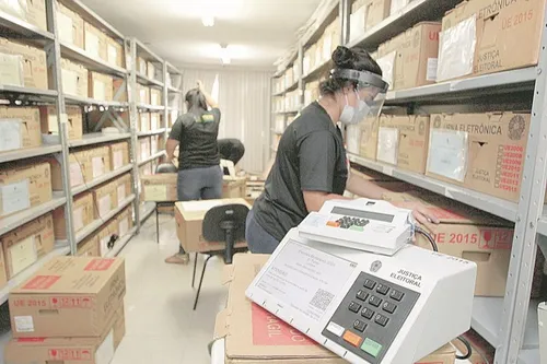 
          Imagem ilustrativa da imagem Urnas eletrônicas de Olinda e Paulista começam a ser preparadas pelo TRE-PE
          