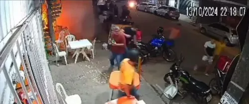 
          Imagem ilustrativa da imagem Vazamento de gás provoca explosão em hamburgueria em Areias; COM VÍDEOS
          