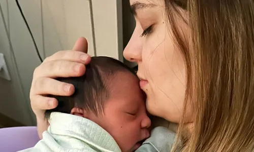 
          Imagem ilustrativa da imagem Viih Tube recebe alta e está em casa após internação na UTI de hospital
          