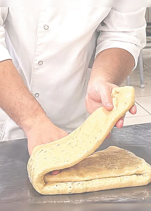 Imagem ilustrativa da imagem Chef ensina como preparar panetone de chocolate