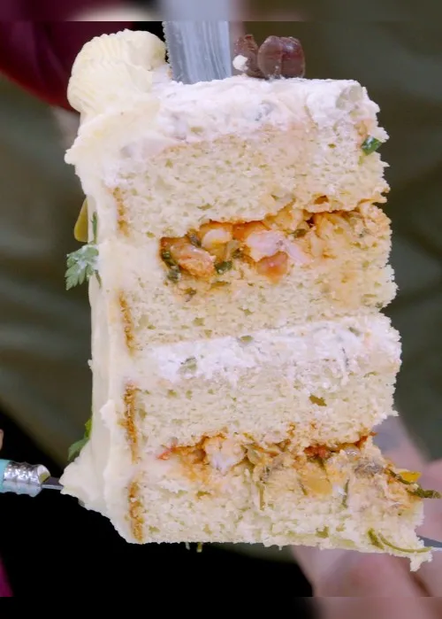 Imagem ilustrativa da imagem Confeiteiro capixaba faz bolo de moqueca no Bake Off Brasil