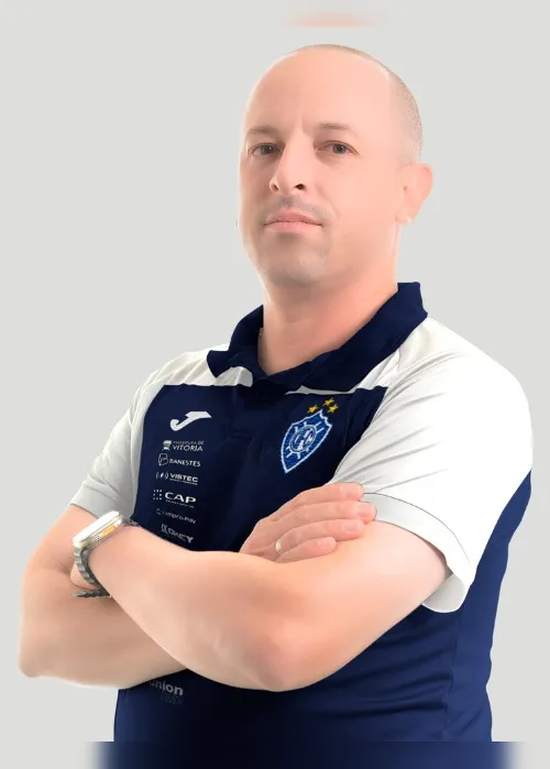 Imagem ilustrativa da imagem Vitória traz técnico do futebol mineiro para a temporada 2025