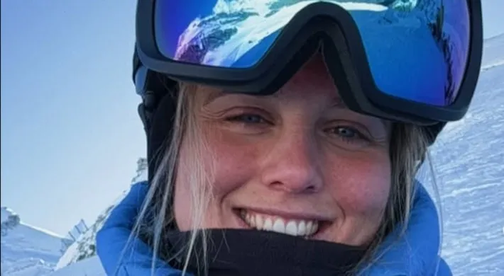 Imagem ilustrativa da imagem Atleta olímpica do snowboard morre aos 26 anos após avalanche na Suíça