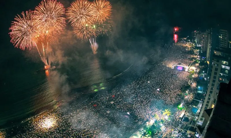 Imagem ilustrativa da imagem Cláudia Leitte, Priscila Senna e quatro dias de festa marcam Réveillon de Jaboatão