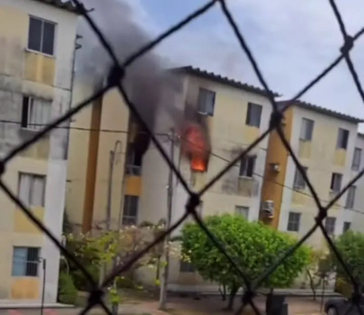 Imagem ilustrativa da imagem Incêndio em apartamento de condomínio no Janga no final da manhã desta segunda