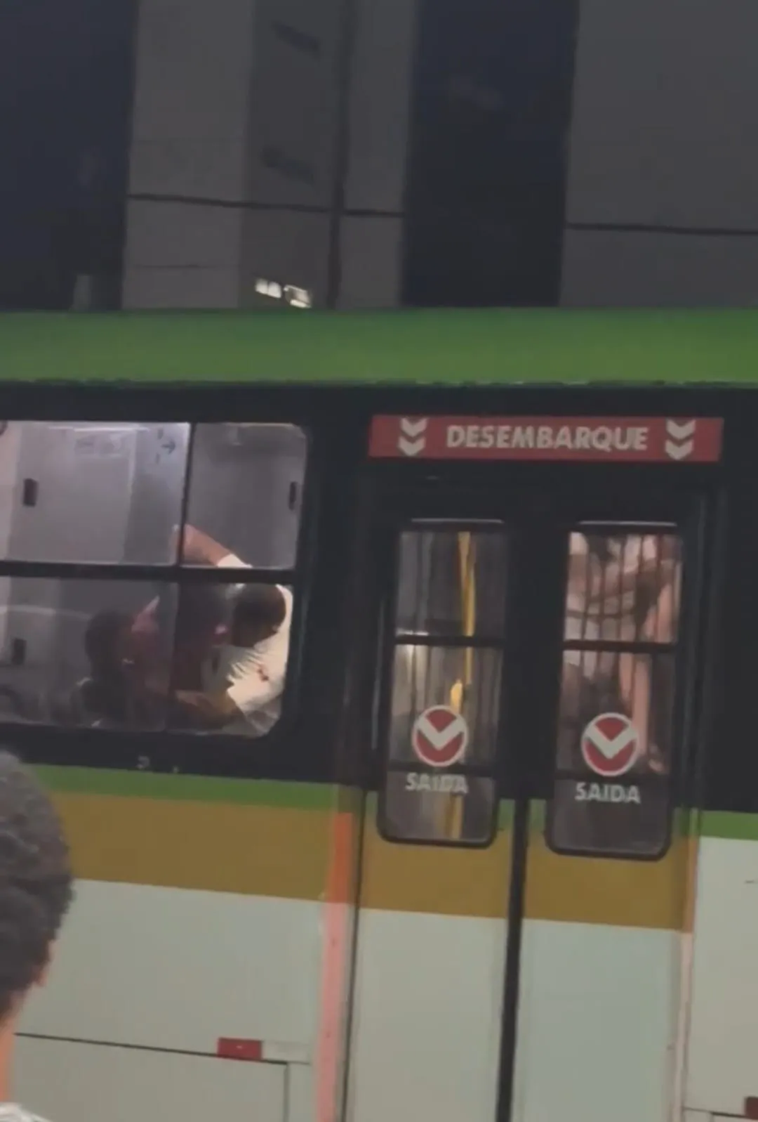 Imagem ilustrativa da imagem Motorista de ônibus é esfaqueado por passageiro em Olinda