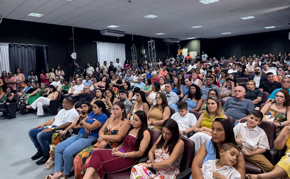 Imagem ilustrativa da imagem Paulo Cola e Pastor Ezequias tomam posse como prefeito e vice em Piúma