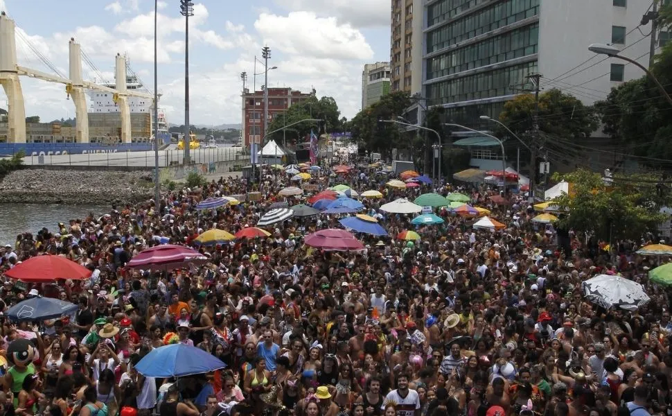 Imagem ilustrativa da imagem Carnaval 2025: Vitória define regras e horários para blocos de rua