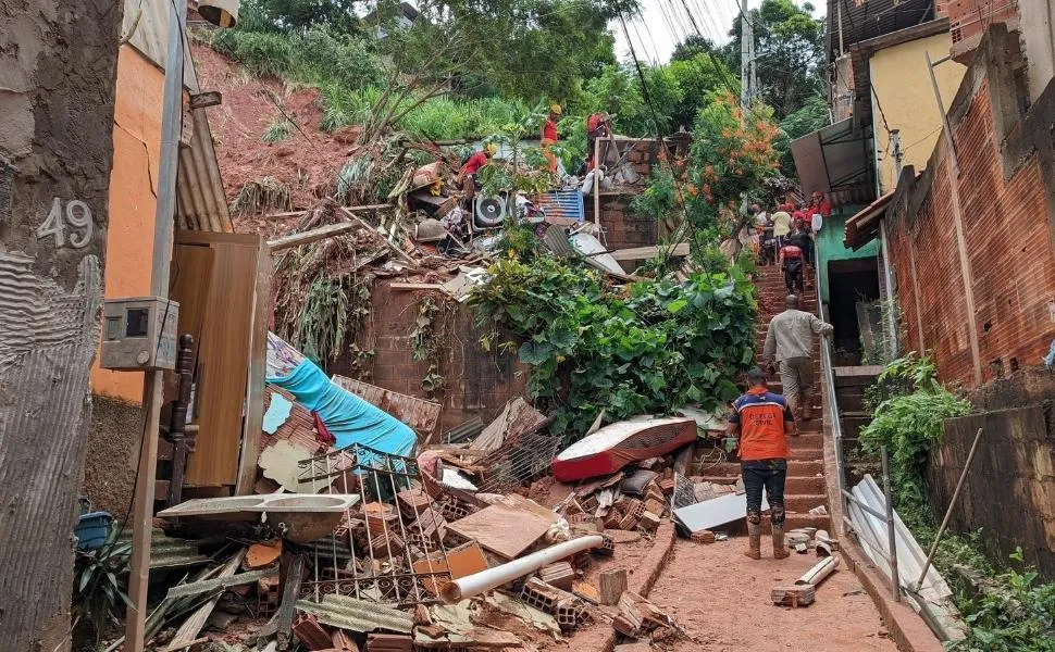 Imagem ilustrativa da imagem Chuva deixa 11 mortos e 220 fora de casa em Minas Gerais