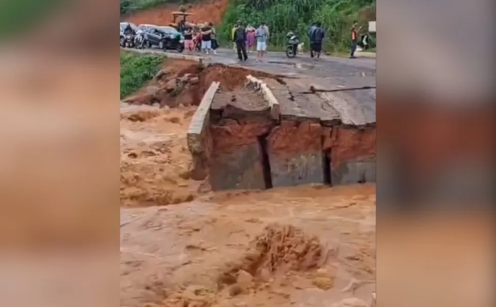 Imagem ilustrativa da imagem Chuva destrói ponte na região Serrana do ES