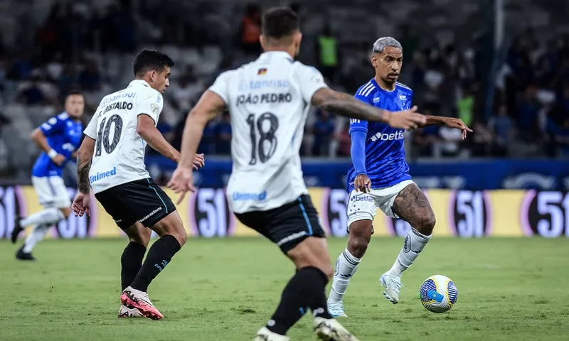 Imagem ilustrativa da imagem De ressaca, Cruzeiro empata com o Grêmio pelo Brasileiro