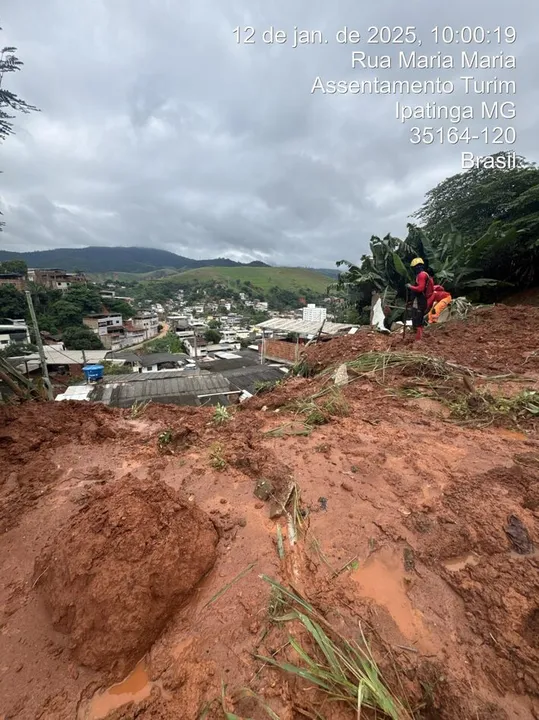 Imagem ilustrativa da imagem Desabamentos causados por fortes chuvas deixam ao menos 5 mortos em Ipatinga, MG