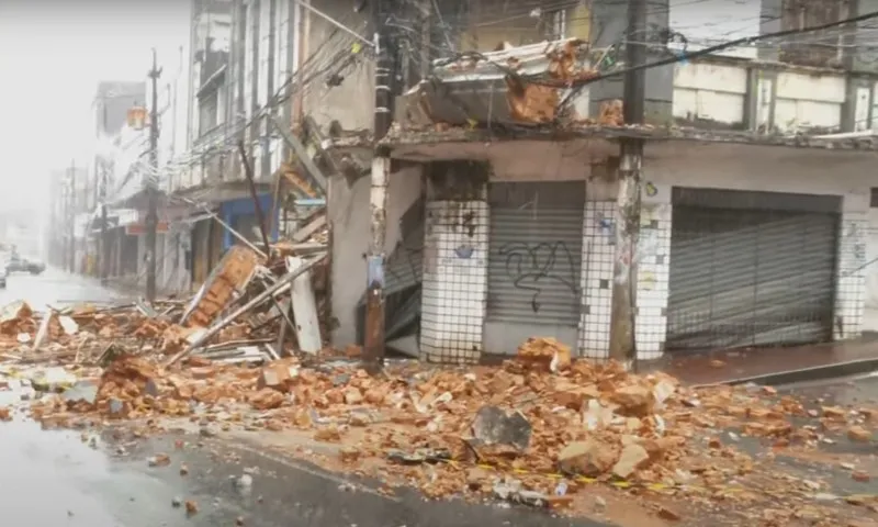 Imagem ilustrativa da imagem Deslizamento soterra casas e deixa ao menos um morto em Salvador