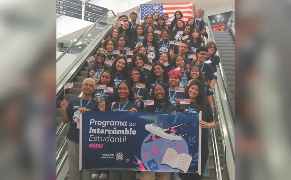 Imagem ilustrativa da imagem Emoção no embarque de estudantes para os EUA