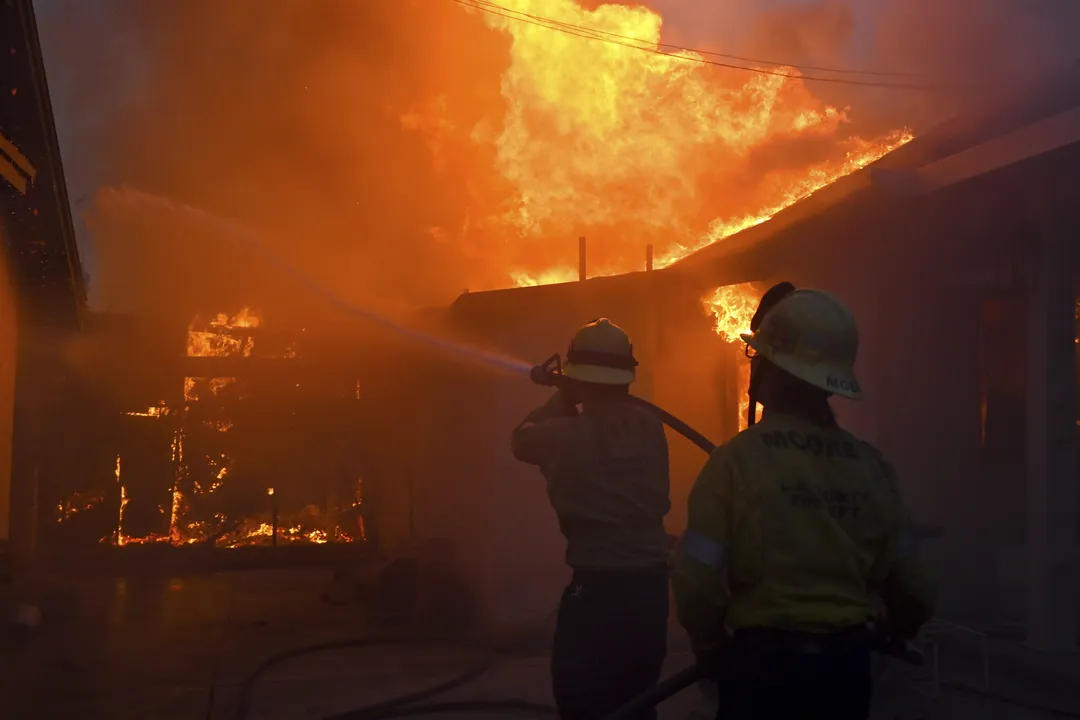 Imagem ilustrativa da imagem Incêndios em Los Angeles devem se tornar os mais caros da história dos EUA