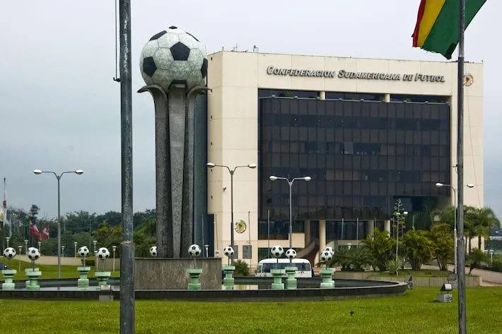 Imagem ilustrativa da imagem Ministra argentina fala em riscos e pede a Conmebol para tirar Sul-Americano da Venezuela