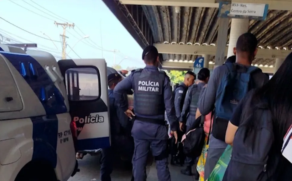 Imagem ilustrativa da imagem Mulher é presa após esfaquear o marido no Terminal de Laranjeiras