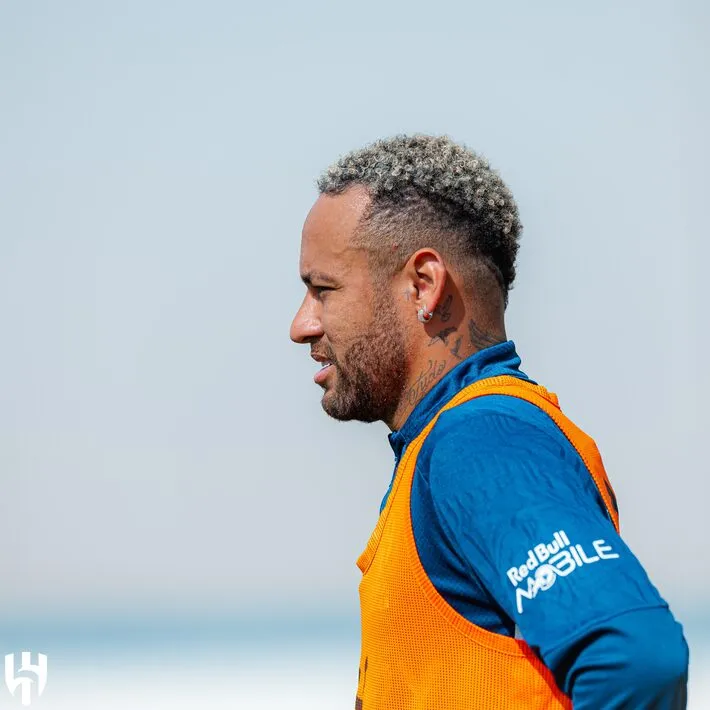 Imagem ilustrativa da imagem Neymar perde primeiro treino no Al-Hilal após Réveillon por dor no estômago