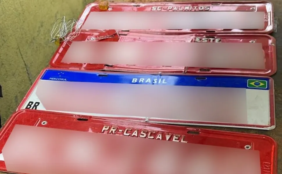 Imagem ilustrativa da imagem Quadrilha usa placas falsas em caminhões para transportar cigarro contrabandeado