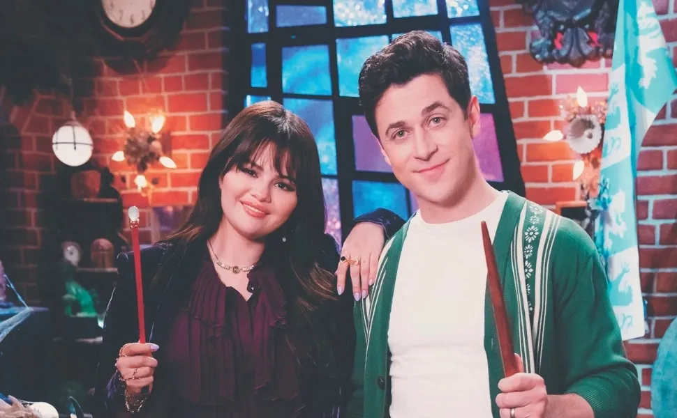 Imagem ilustrativa da imagem Selena Gomez volta às origens em nova série “Feiticeiros Além de Waverly Place”