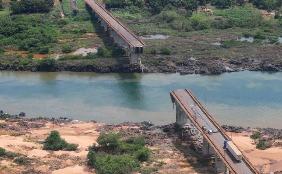 Imagem ilustrativa da imagem Resto da ponte que desabou entre Maranhão e Tocantins é implodido; veja vídeo