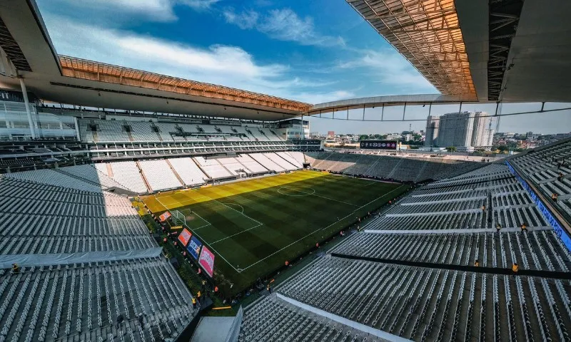 Imagem ilustrativa da imagem Torcida lança vaquinha para quitar arena do Corinthians: veja como funciona