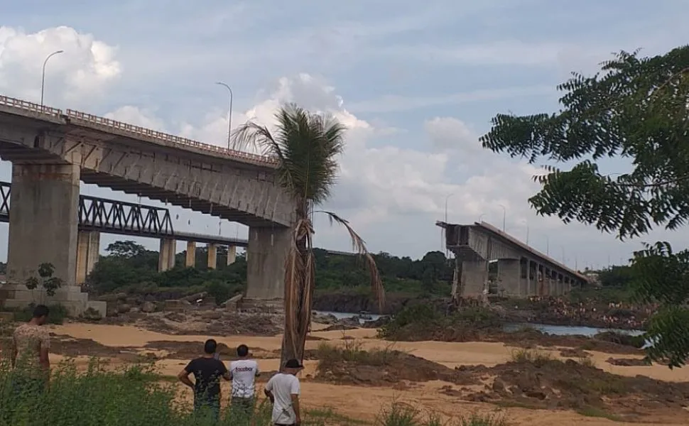 Imagem ilustrativa da imagem Três crianças estão entre os 16 desaparecidos após queda da ponte no Tocantins