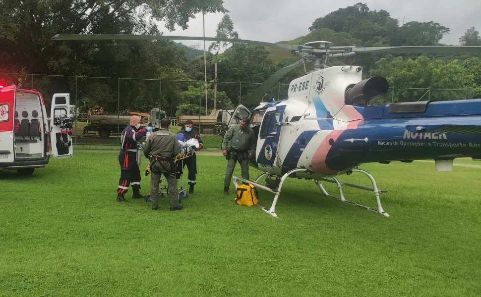 Imagem ilustrativa da imagem Vítima é transportada de helicóptero após cair em rio em Santa Leopoldina