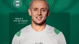 Imagem ilustrativa da imagem Coritiba oficializa o retorno do lateral-direito Rafinha, ex-São Paulo