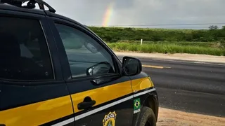 Imagem ilustrativa da imagem Motorista quase atropela policial ao tentar fugir de blitz da PRF, em Salgueiro