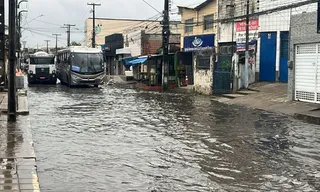 Imagem ilustrativa da imagem Apac emite alerta laranja de chuvas para Região Metropolitana e Zona da Mata