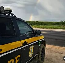 Imagem ilustrativa da imagem Motorista quase atropela policial ao tentar fugir de blitz da PRF, em Salgueiro