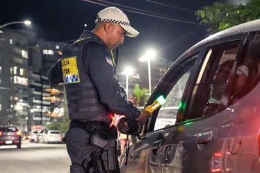 Imagem ilustrativa da imagem 2.986 motoristas já foram multados nas blitze do verão