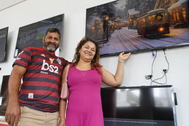 Imagem ilustrativa da imagem A Tribuna eu quero uma Smart TV: pedreiro quer prêmio para ver o time do coração