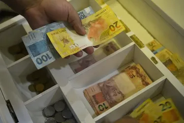 Imagem ilustrativa da imagem Ano fecha com alta do PIB, emprego recorde e juros altos