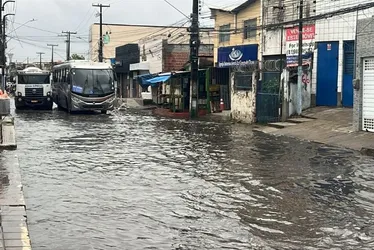 Imagem ilustrativa da imagem Apac emite alerta laranja de chuvas para Região Metropolitana e Zona da Mata
