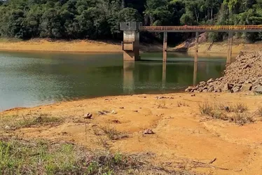 Imagem ilustrativa da imagem Ausência de chuvas e altas temperaturas afetam abastecimento em 62 municípios