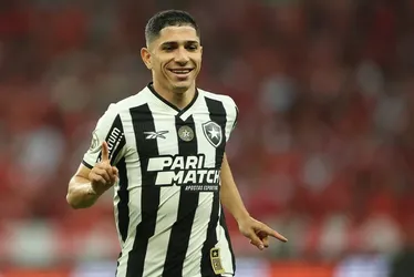 Imagem ilustrativa da imagem Savarino fica no Rio para exames na coxa e desfalca Botafogo na Libertadores