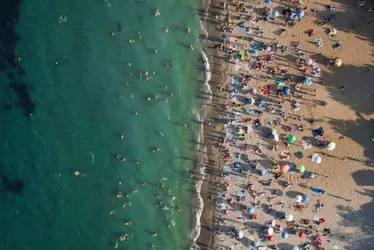 Imagem ilustrativa da imagem Brasil bate recorde histórico de turistas internacionais em 2024