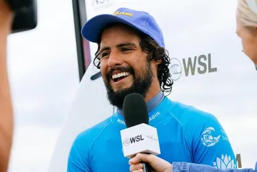 Imagem ilustrativa da imagem Brasileiro volta à elite do surfe mundial após seis anos