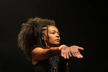 Imagem ilustrativa da imagem CAIXA Cultural Recife apresenta “Três Luzes”, monólogo com dramaturgia instigante