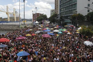 Imagem ilustrativa da imagem Carnaval 2025: Vitória define regras e horários para blocos de rua